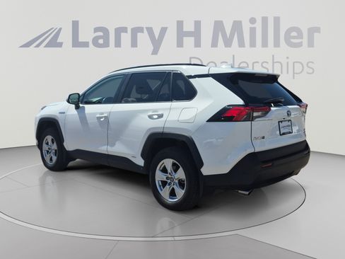 Used 2019 Toyota RAV4 XLE AWD/4WD image 3