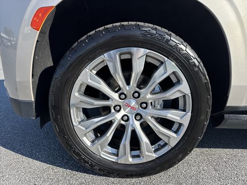 Used 2022 GMC Yukon XL Denali AWD/4WD image 12