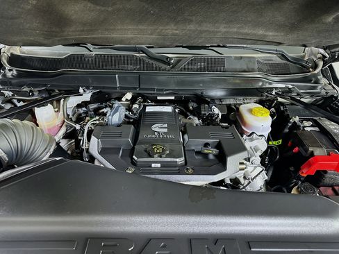 Used 2024 RAM 2500 Laramie w/ Safety Group image 32