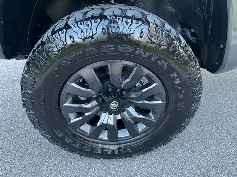 Used 2023 Toyota Tacoma Limited image 40