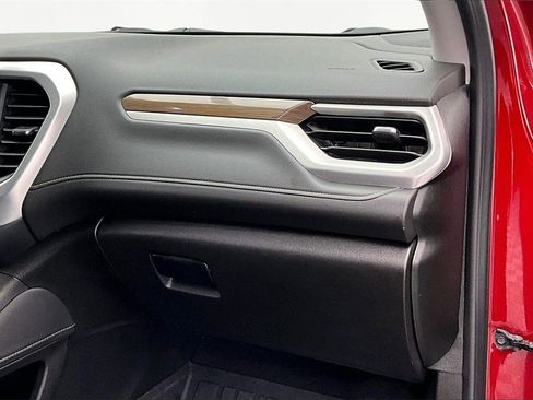 Used 2023 GMC Acadia SLE w/ Driver Convenience Package image 17