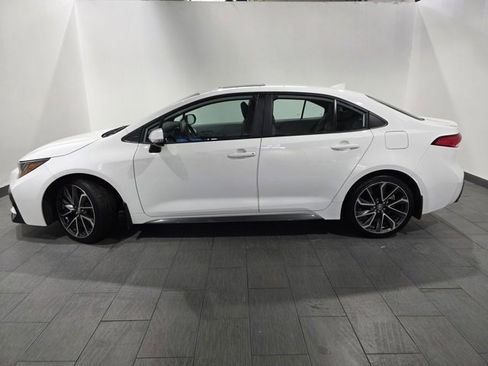 Used 2022 Toyota Corolla SE image 2