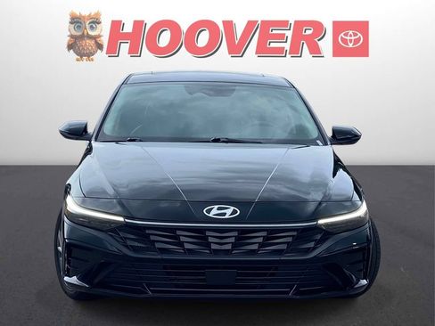 Used 2025 Hyundai Elantra Limited FWD image 5