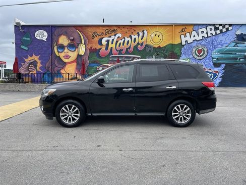 Used 2015 Nissan Pathfinder S FWD image 2
