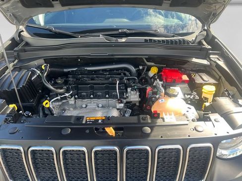 Used 2021 Jeep Renegade Latitude AWD/4WD image 19