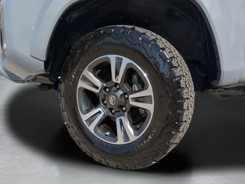 Used 2019 Toyota Tacoma TRD Sport image 62