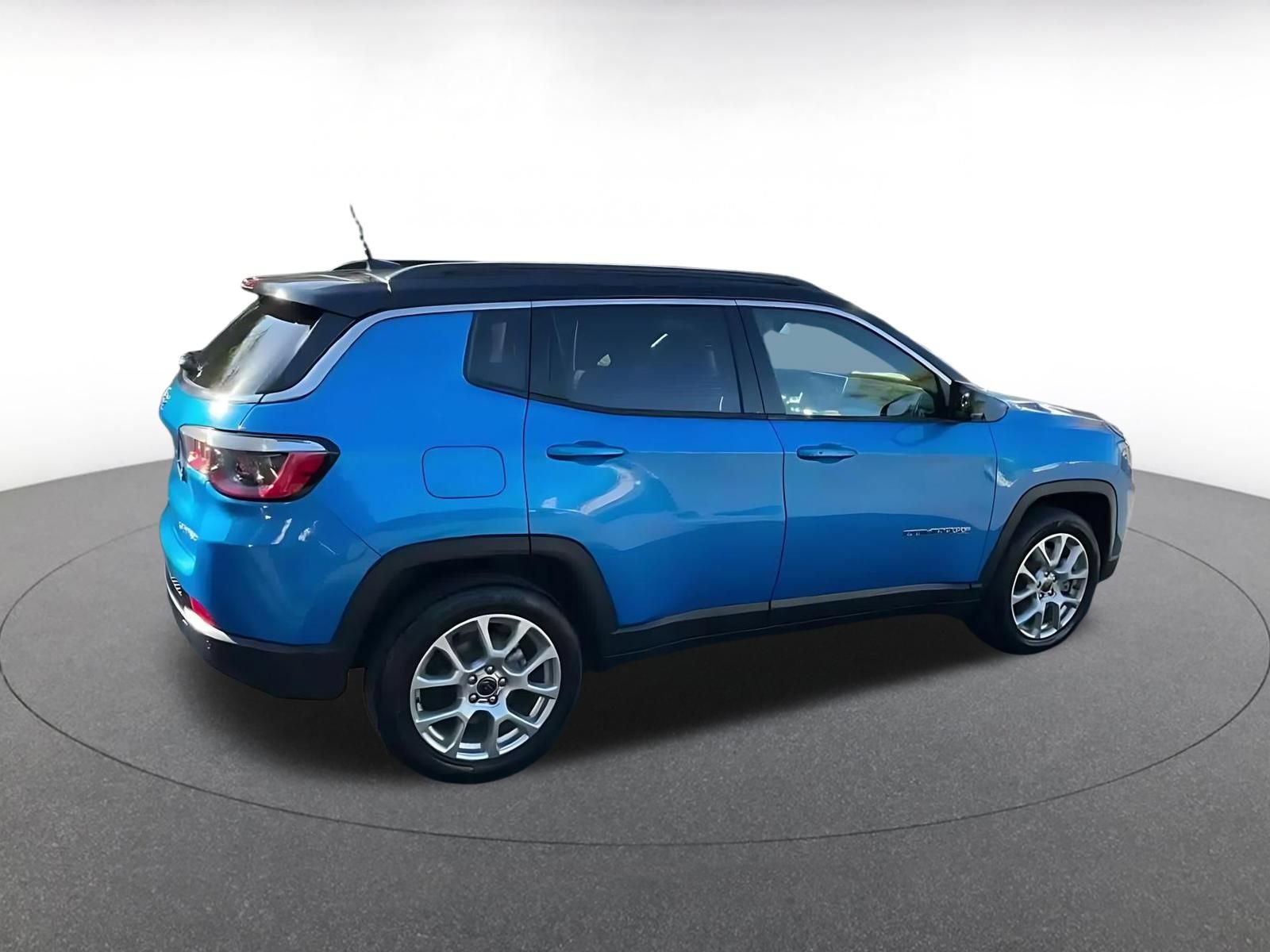 Used 2025 Jeep Compass Limited AWD/4WD image 14