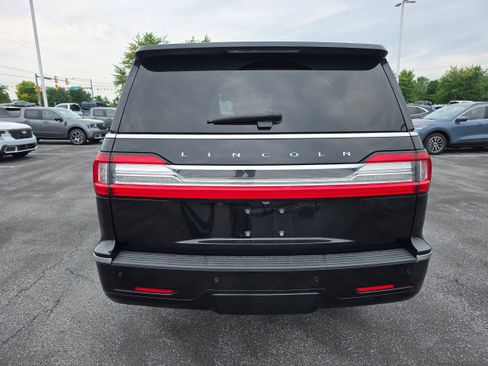 Used 2018 Lincoln Navigator L Reserve w/ Technology Package AWD/4WD image 4