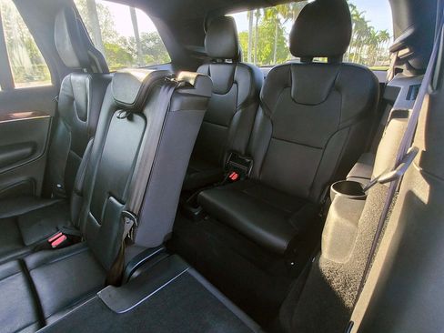 Used 2016 Volvo XC90 T6 Momentum w/ Momentum Plus Package AWD/4WD image 10