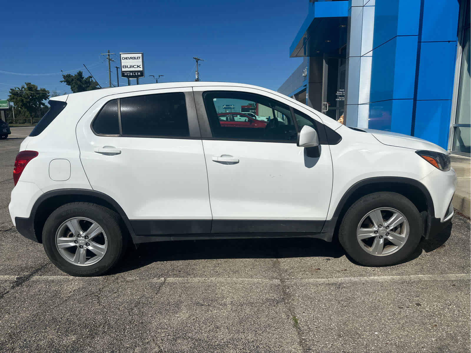 Used 2022 Chevrolet Trax LS w/ Tint and Cruise Package AWD/4WD image 4