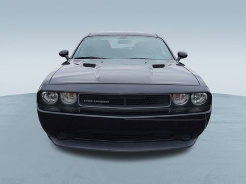 Used 2012 Dodge Challenger SXT image 2