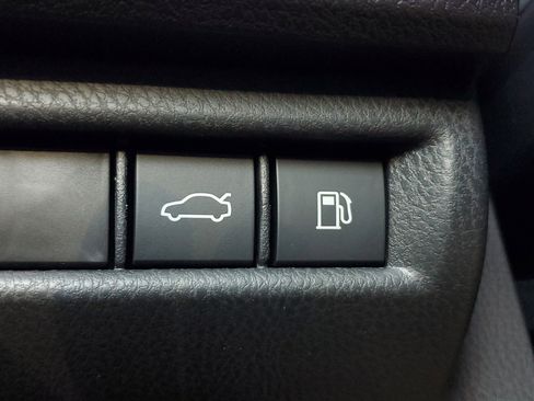 Used 2025 Toyota Camry SE image 32