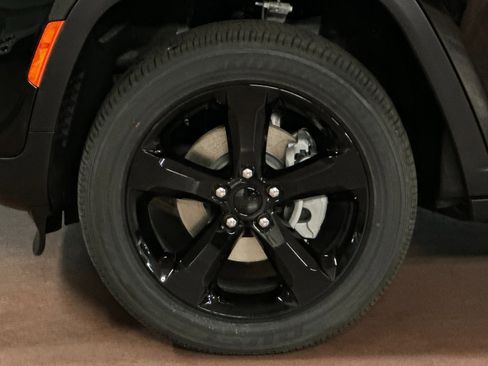 New 2025 Jeep Grand Cherokee image 24