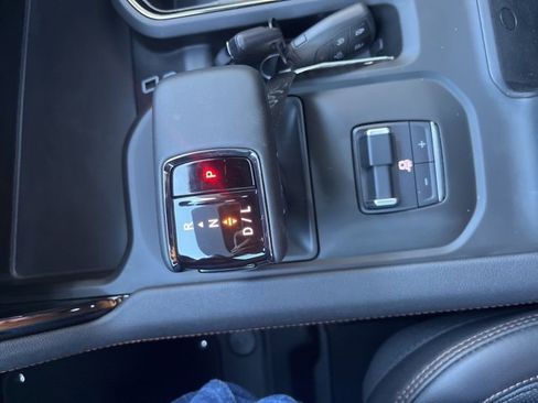 Used 2025 GMC Sierra 1500 AT4 w/ AT4 Premium Package image 18