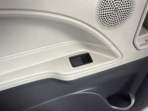 Used 2024 Toyota Sienna XLE image 34