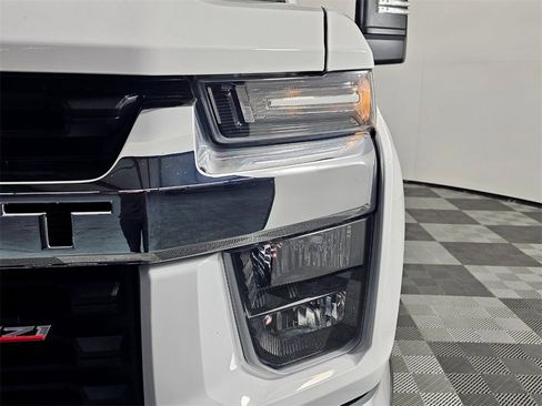 Used 2023 Chevrolet Silverado 3500 LT w/ Convenience Package image 3