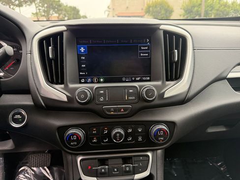 Used 2024 GMC Terrain SLT image 18