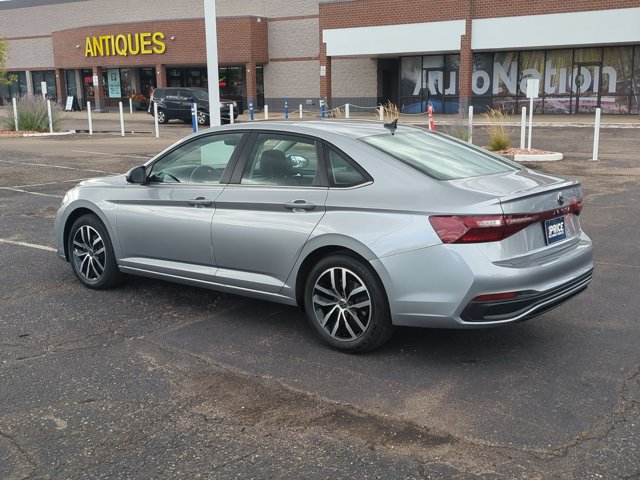 Used 2025 Volkswagen Jetta SE FWD image 8