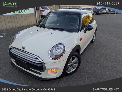 Used 2014 MINI Cooper 2-Door Hardtop FWD image 2
