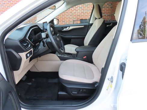 Used 2021 Ford Escape SE image 15