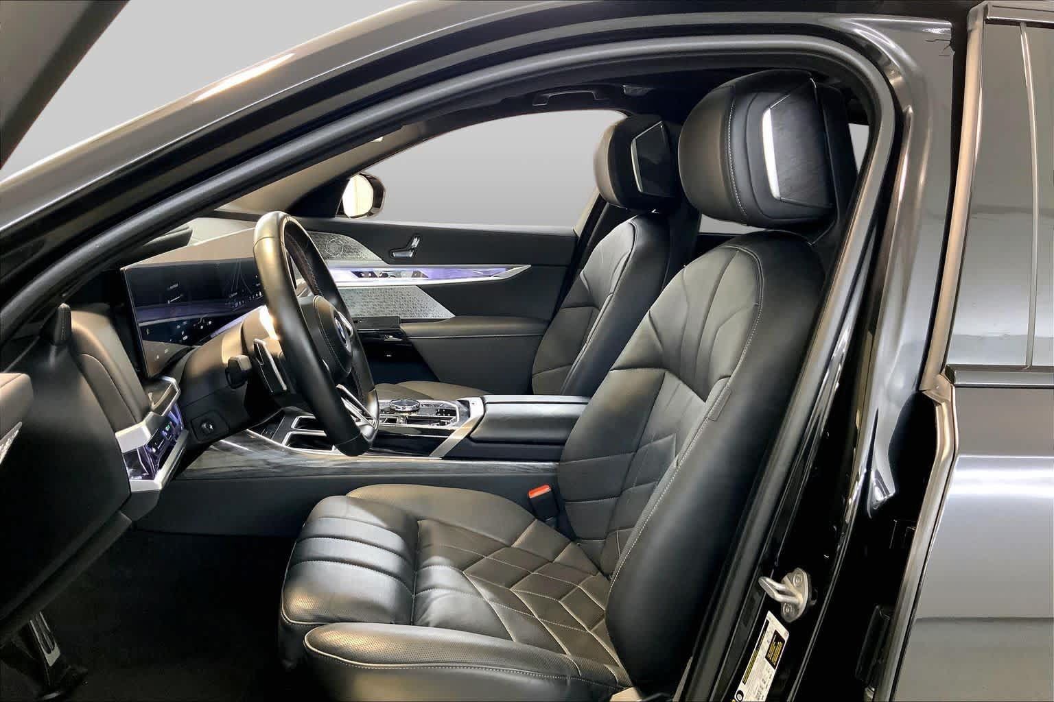 Used 2024 BMW i7 xDrive60 AWD/4WD image 7