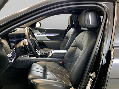 Used 2024 BMW i7 M70 AWD/4WD image 7