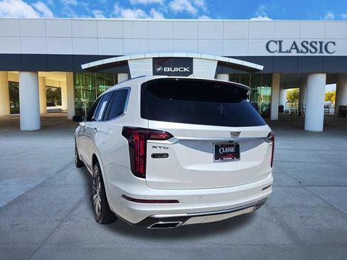 Used 2022 Cadillac XT6 Premium Luxury w/ Technology Package FWD image 7