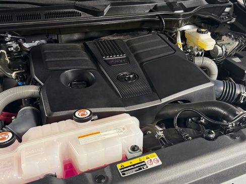 Used 2024 Toyota Tundra Platinum AWD/4WD image 32