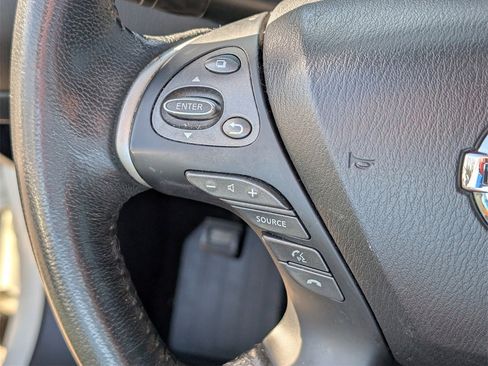 Used 2015 Nissan Pathfinder SV image 19