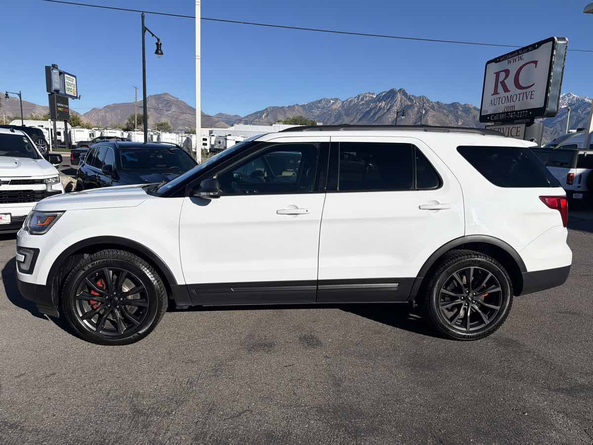 Used 2017 Ford Explorer XLT w/ Equipment Group 202A AWD/4WD image 2