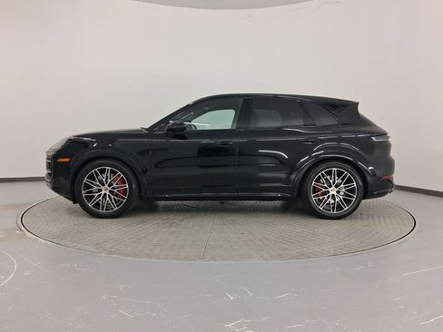 Certified 2025 Porsche Cayenne GTS image 2
