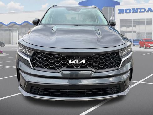 Used 2023 Kia Sorento S image 2