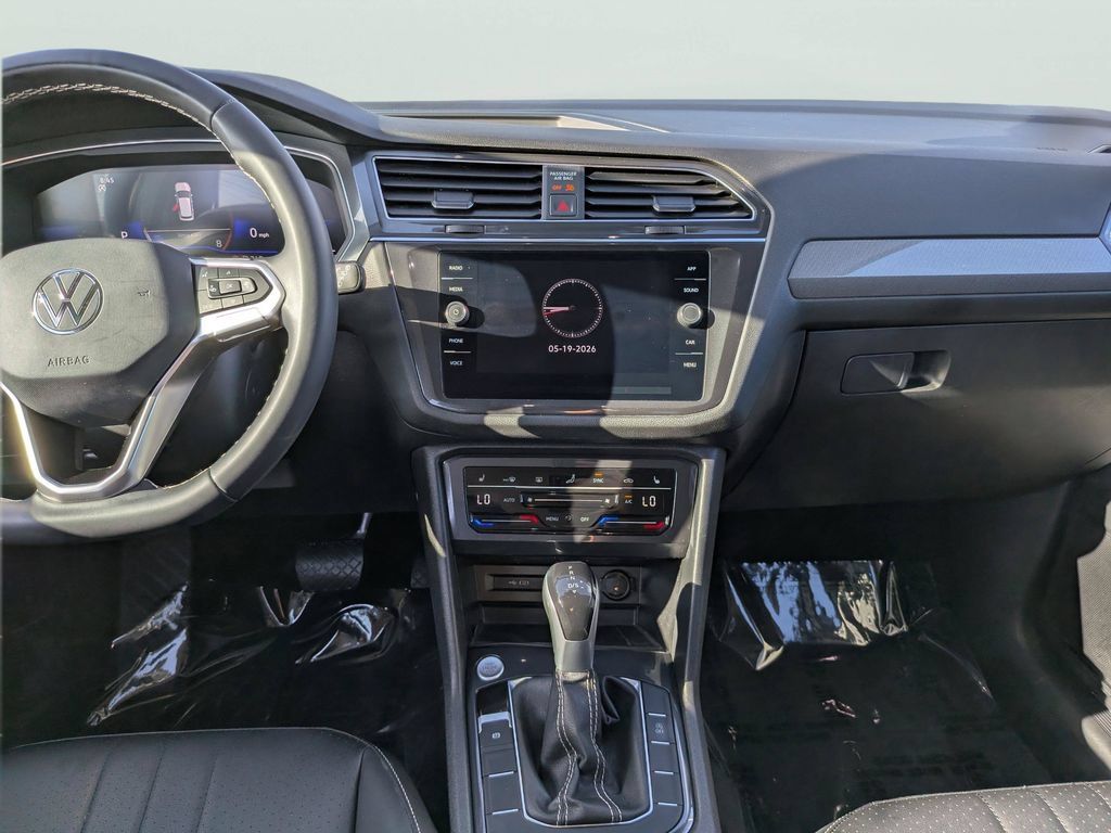 Certified 2023 Volkswagen Tiguan SE FWD image 12