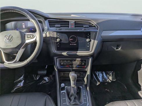 Certified 2023 Volkswagen Tiguan SE FWD image 12