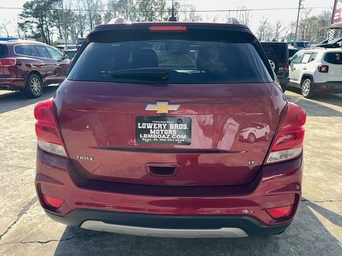 Used 2018 Chevrolet Trax LT w/ LT Convenience Package image 6