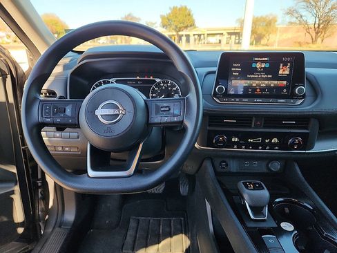 Used 2024 Nissan Rogue SV image 6