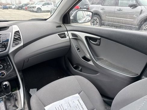 Used 2015 Hyundai Elantra SE image 14