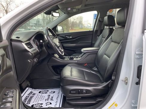 Used 2021 GMC Acadia SLT w/ LPO, Floor Liner Package image 11