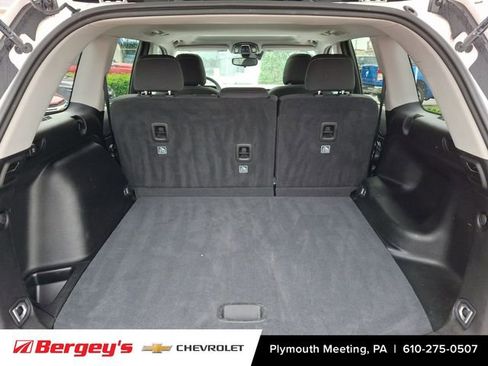Used 2023 Jeep Grand Cherokee Laredo AWD/4WD image 31