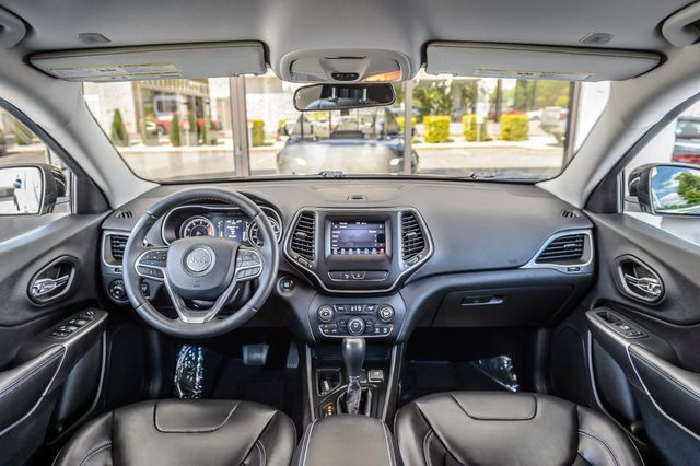 Used 2019 Jeep Cherokee Latitude Plus FWD image 3