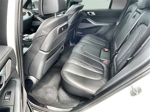 Used 2025 BMW X5 xDrive50e image 17