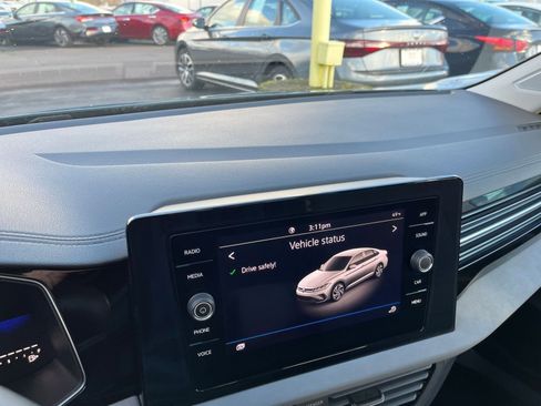 Used 2025 Volkswagen Jetta SE image 20