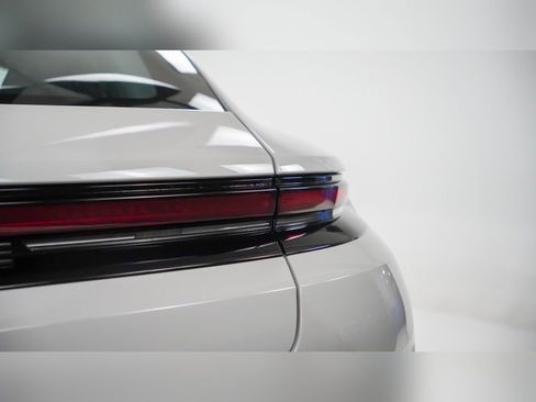 New 2025 Porsche Panamera 4 image 12