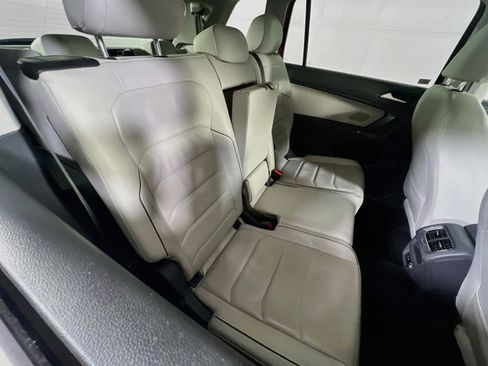 Used 2018 Volkswagen Tiguan SEL Premium w/ 3rd Row Seat Package AWD/4WD image 28