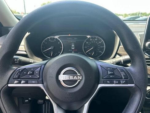 Used 2024 Nissan Altima 2.5 SV FWD image 23