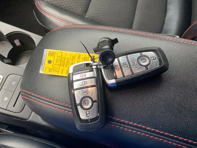 Certified 2025 Ford Escape ST-Line Select AWD/4WD image 40