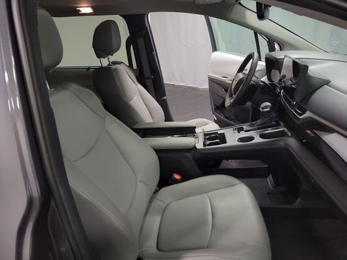 Used 2025 Toyota Sienna XLE AWD/4WD image 23