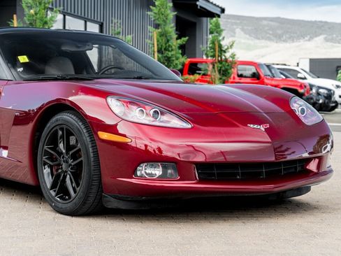 Used 2007 Chevrolet Corvette Coupe w/ Preferred Equipment Group RWD image 9
