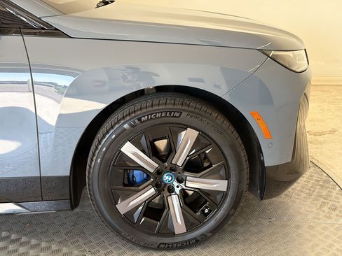 Used 2024 BMW iX xDrive50 w/ Premium Package AWD/4WD image 13