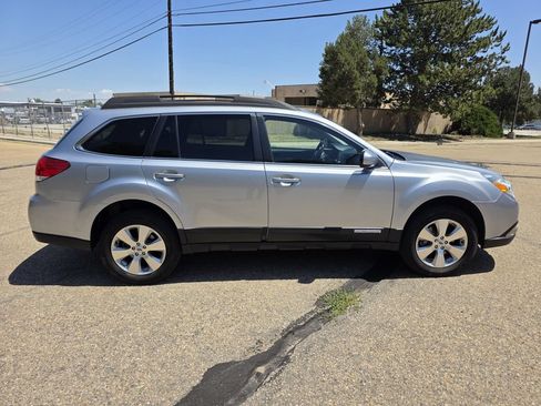 Used 2012 Subaru Outback 3.6R Limited w/ Moonroof Pkg AWD/4WD image 8